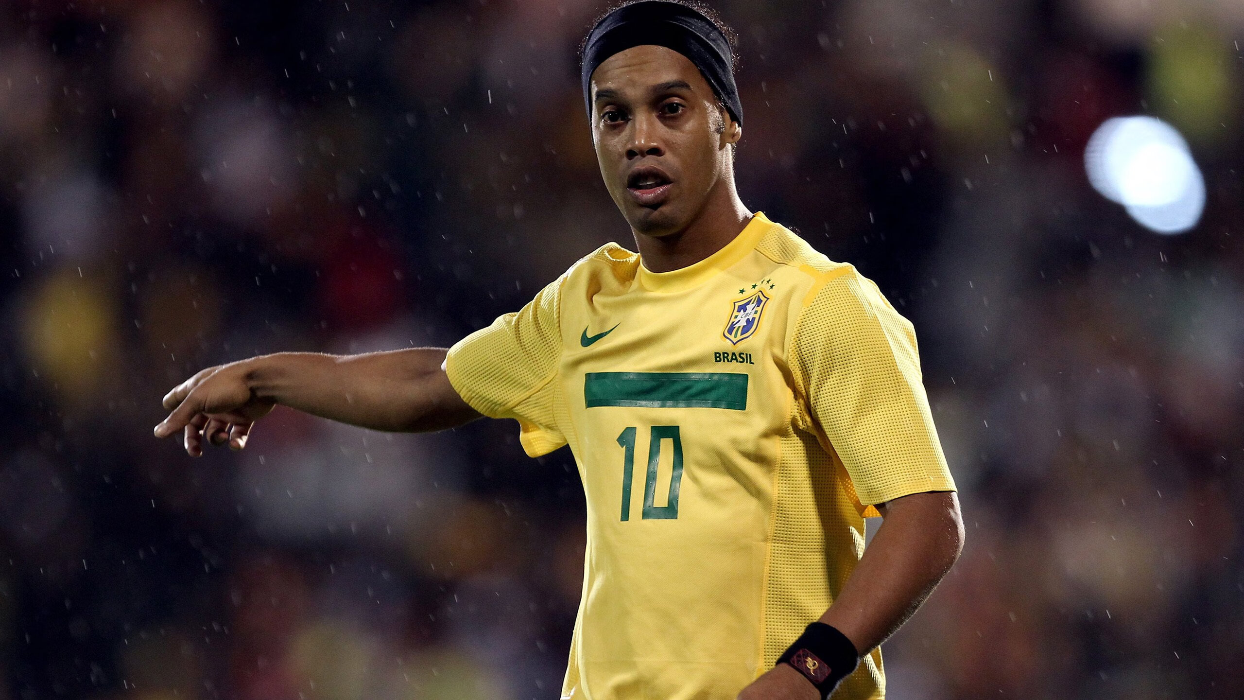 世界杯C组爆大冷！哥伦比亚全场压制巴西，卢卡库天神下凡梅开二度，补时逆转翻盘